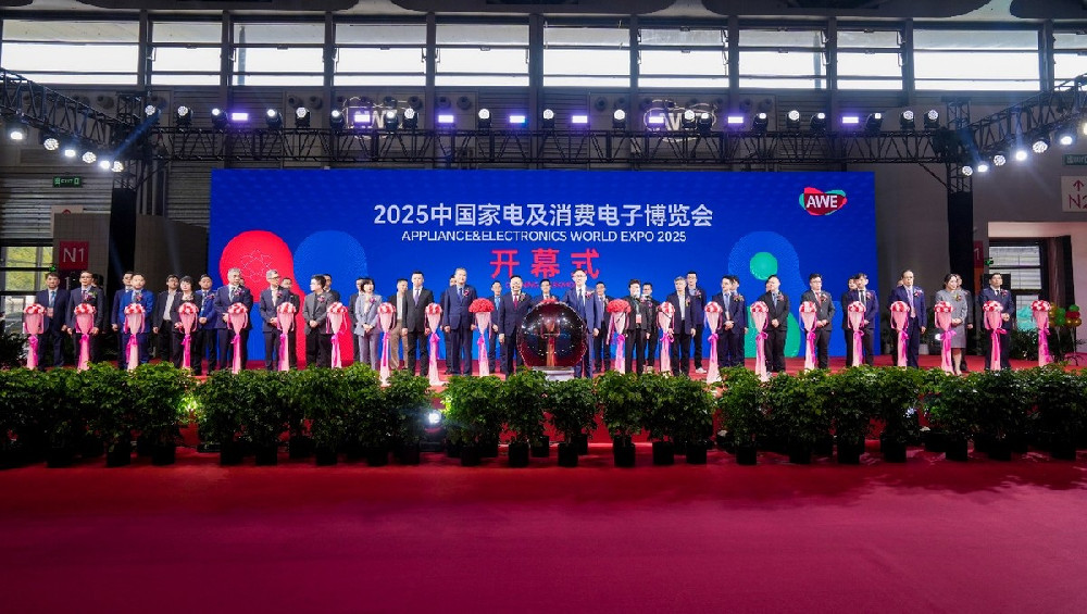 AWE2025开幕：AI赋能智慧生活全场景生态