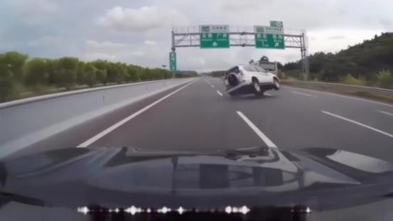 鱼钩测试进入超高速时代 腾势N9以160km/h重新定义安全标杆